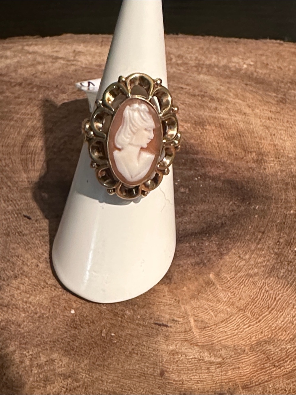 585 vintage cameo ring wonderful condition size 7